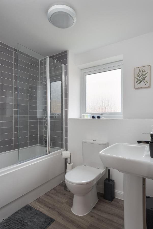 Two Bedroom Apartment - Milton Keynes By Aryas Properties Broughton  Buitenkant foto