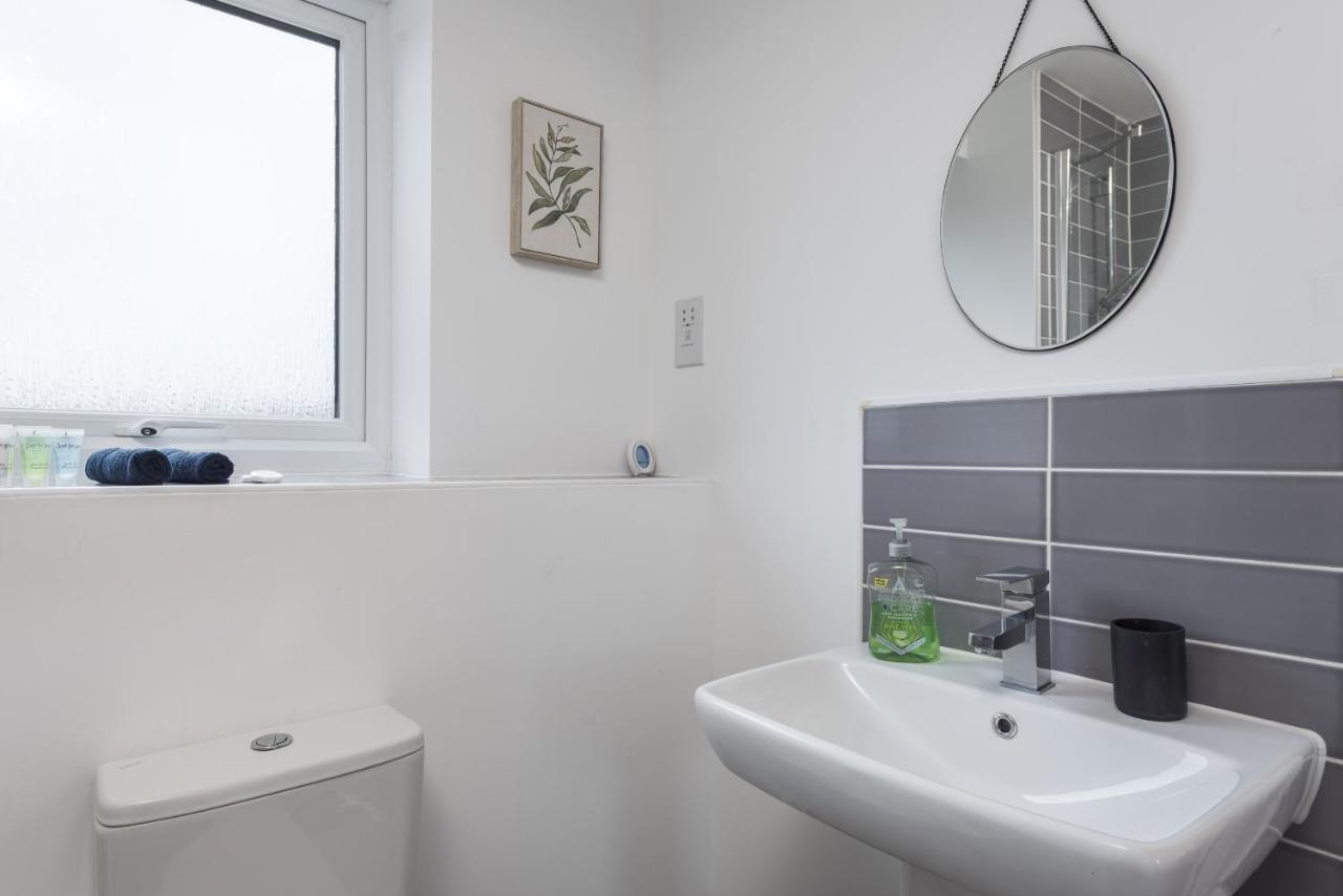 Two Bedroom Apartment - Milton Keynes By Aryas Properties Broughton  Buitenkant foto